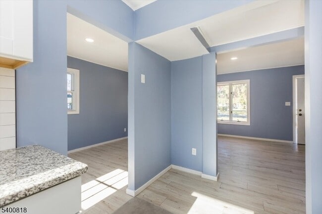 Building Photo - 1 Pine Ct