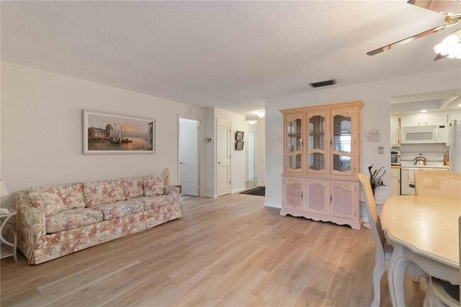 Building Photo - 6215 Green View Cir