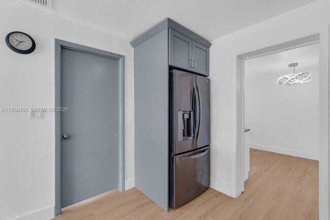 Building Photo - 1101 NE 24th Ct