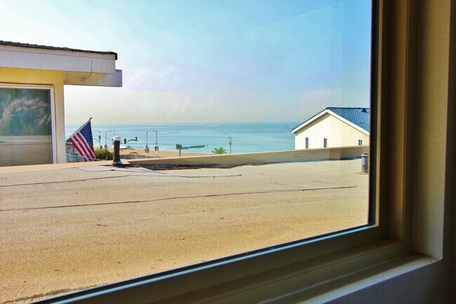 Building Photo - 7328 VISTA DEL MAR Ln