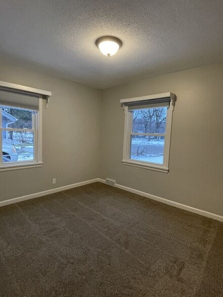 Building Photo - 304 S 1st St