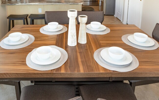 Building Photo - 1541 E Peregrine Trail