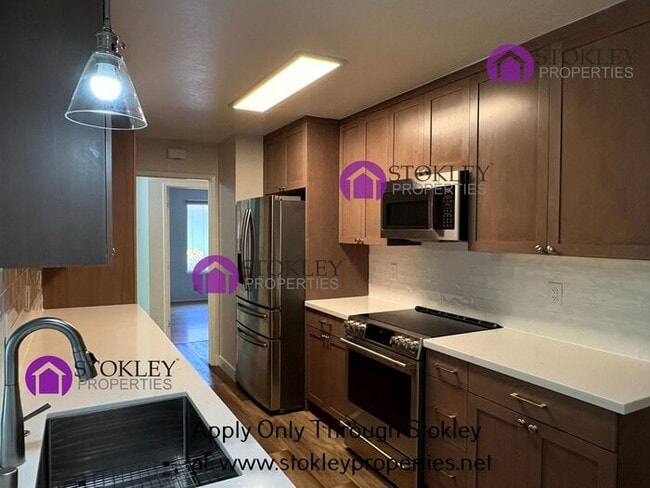 Building Photo - 1538 Siskiyou Dr