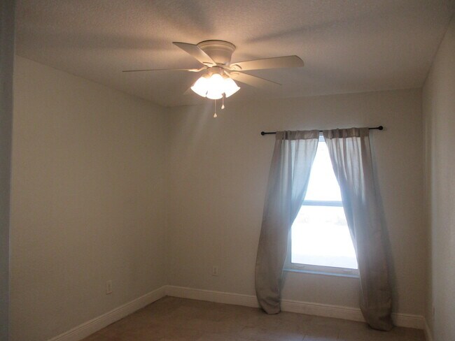 Building Photo - 4100 NE Indian River Dr
