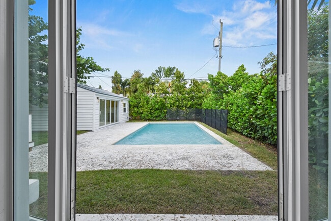 Building Photo - 845 Sunset Rd