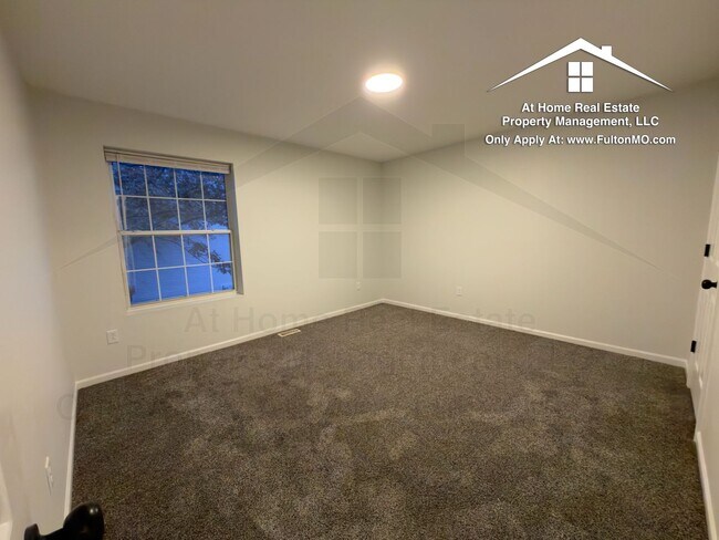 Building Photo - 1011-1013 Greystone Court