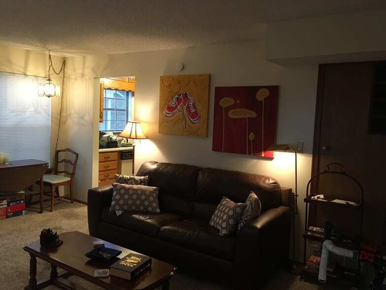 Building Photo - 8153 Holmes Rd