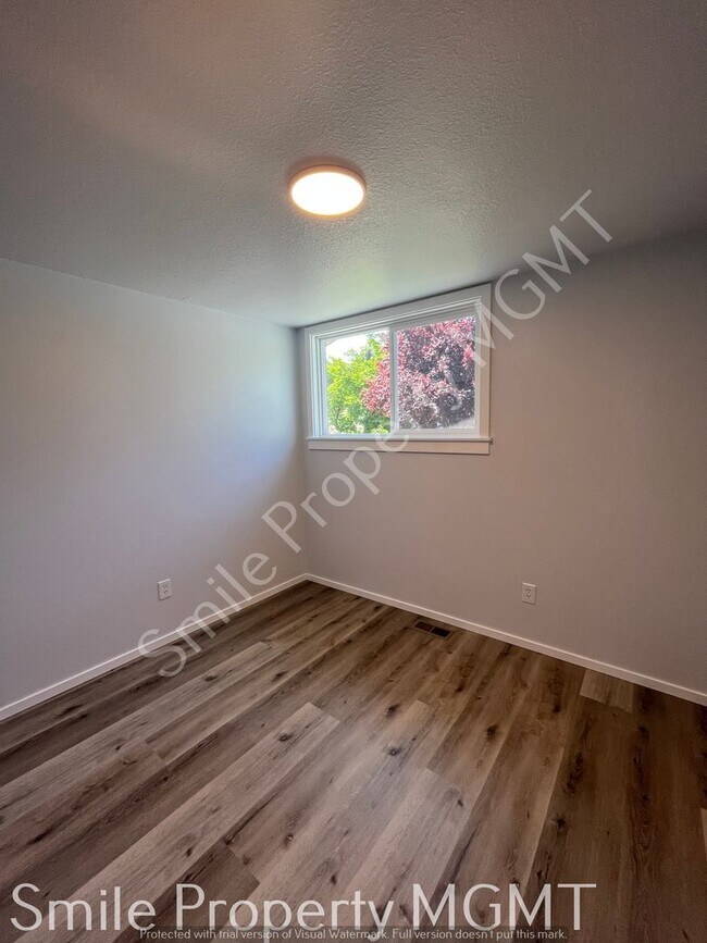 Building Photo - single house