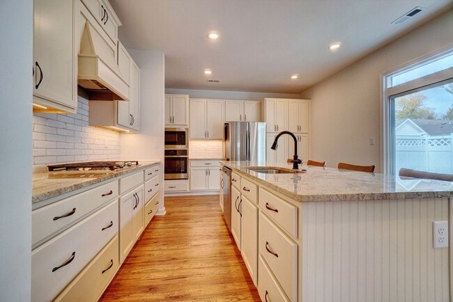 Building Photo - 4 bedroom condo in Suffolk