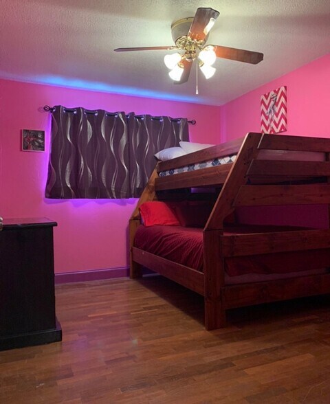 bunkbed room 1 - 8100 Red Willow Dr