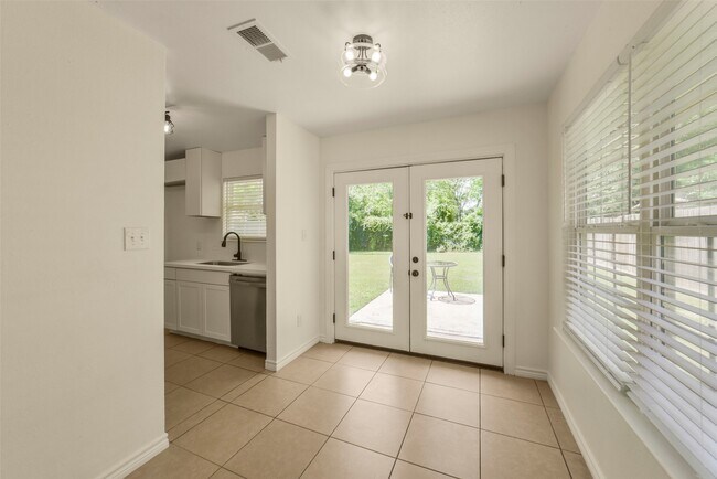 Building Photo - 18147 Dinner Creek Dr