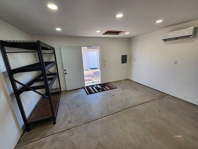 Building Photo - 830 W Stirrup Dr