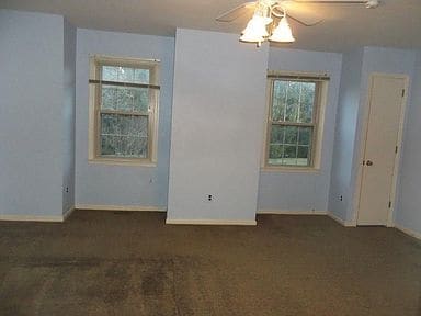 Building Photo - 713 Chimney Hill Ln