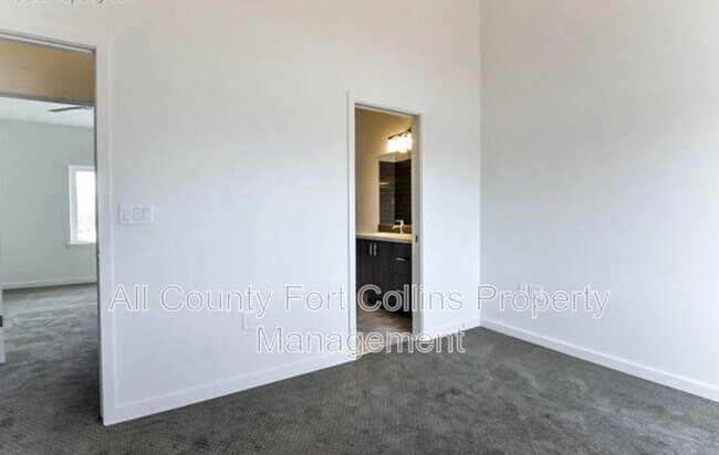 Building Photo - 225 Green Leaf Street