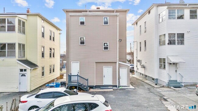 Building Photo - 329 Broad St