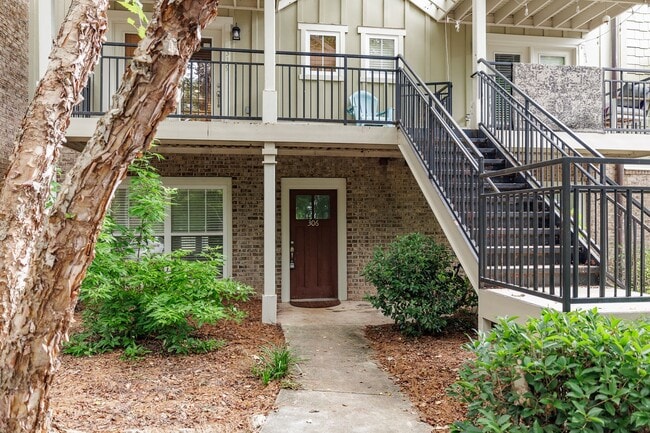 Building Photo - Ground-level, one-story condo in the highly sought-after gated community, The Woodlands of Athens!