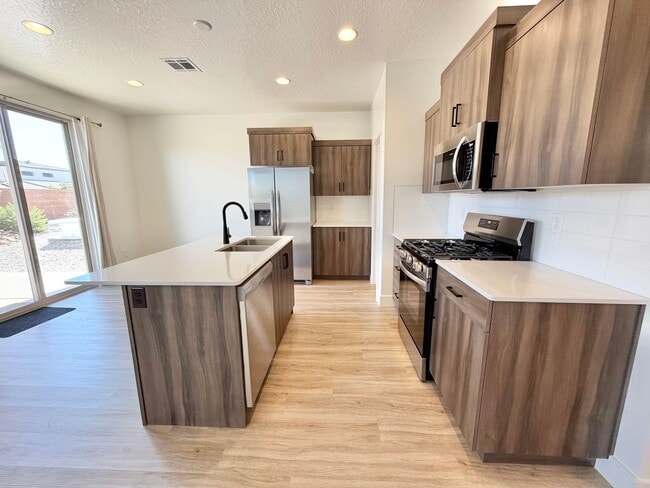 Building Photo - Beautiful 3 bed 2.5 bath Home!