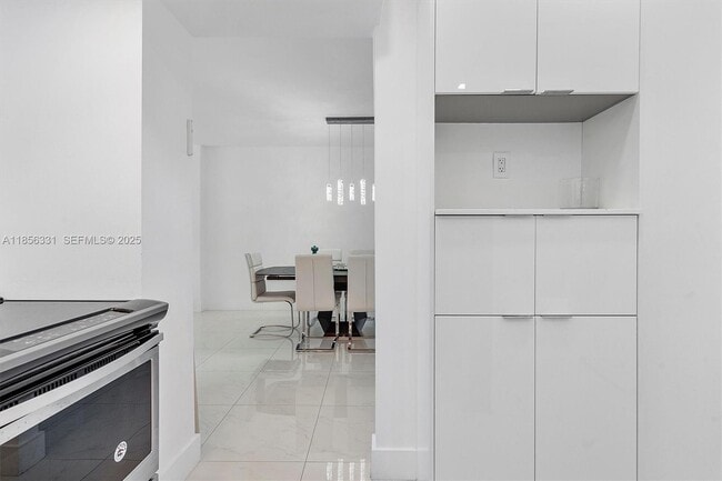 Building Photo - 1980 S Ocean Dr