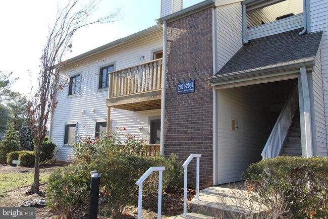 Building Photo - 2002 Ravens Crest Dr