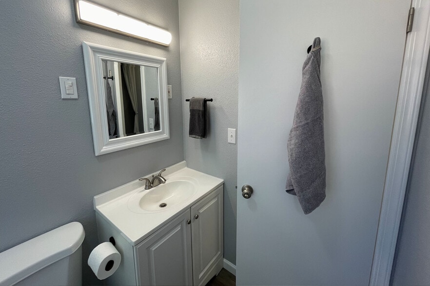 Building Photo - 2102 W 28th St