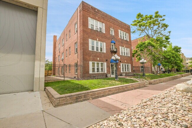 Building Photo - $1,500.00 - 1 Bed, 1 Bath, Condo in Denver...