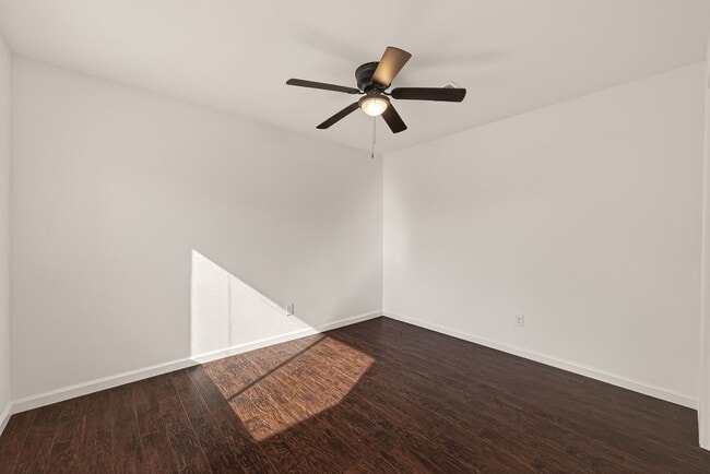 Building Photo - 1007 Apache Falls Dr