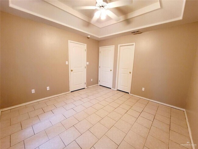 Building Photo - 16 Tahiti Dr