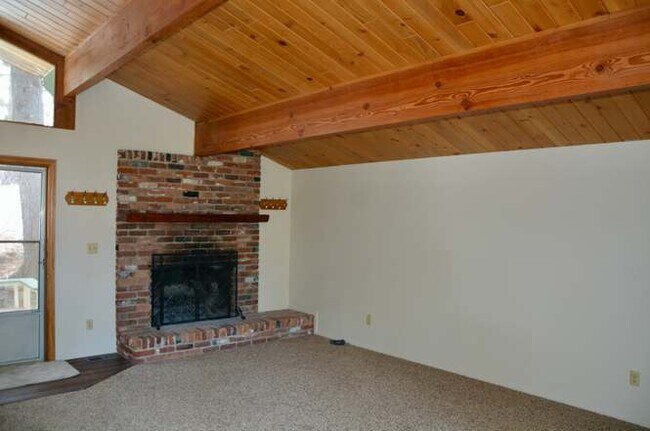 Building Photo - 31587 Circle View Dr