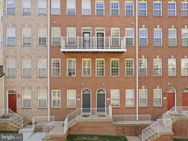 Building Photo - 2665 Manhattan Pl