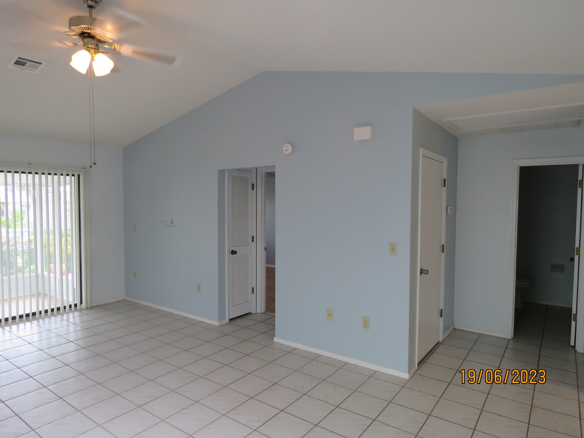 Building Photo - 416 Narvaezi St