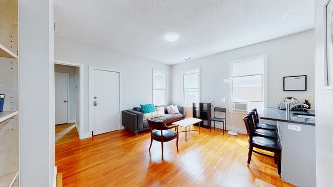 Building Photo - 6 Bedroom Apartment in Science Hill, close to downtown! (Laundry In Unit)