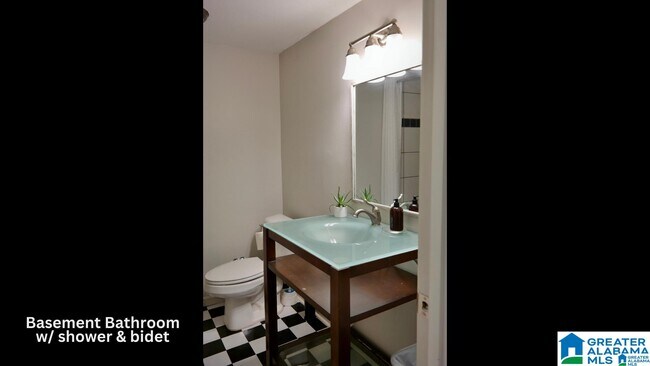 Building Photo - 1248 MacQueen Dr