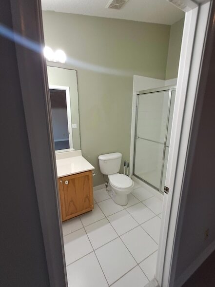 Building Photo - 9759 Lago Dr