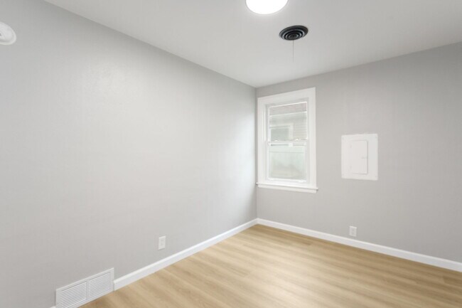 Building Photo - 1129 W Beale St