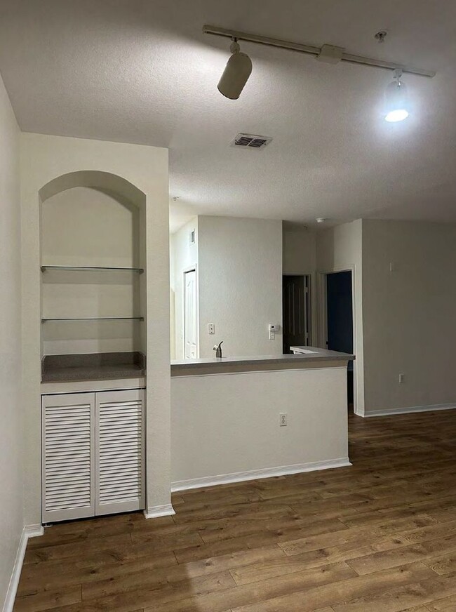 Building Photo - Gated 2 bedroom, 2 bath, Maitland Condo wi...