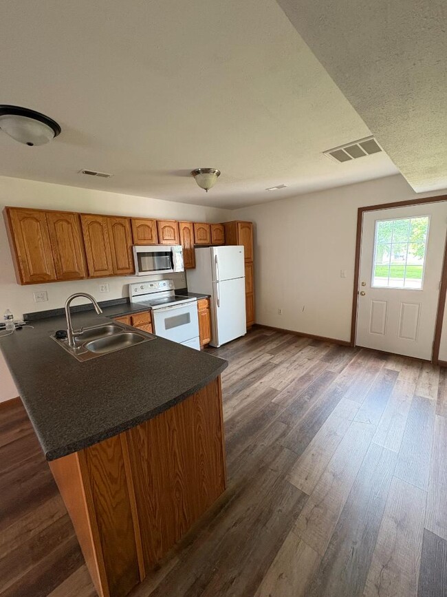 Building Photo - 100 Aldergate St