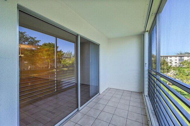 Building Photo - 1802 Eleuthera Point