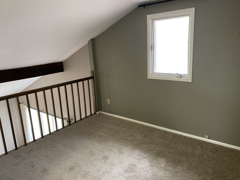 LOFT/DEN/GAMING ROOM ABOVE LIVING ROOM - 2909 Sussex Ln