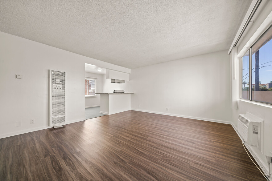 Building Photo - 1000 E 32nd St