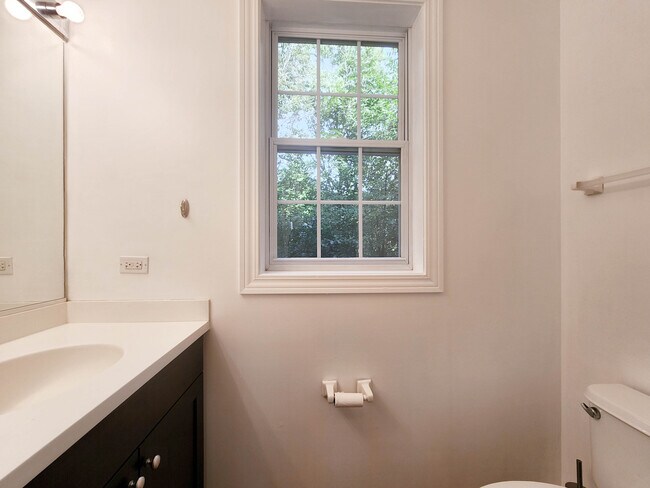 Building Photo - 1643 Church St