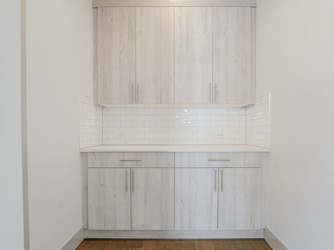 Building Photo - Stunning Ten Trails Home for Rent! 5 bedro...