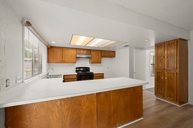Building Photo - 7415 Creekfield Dr