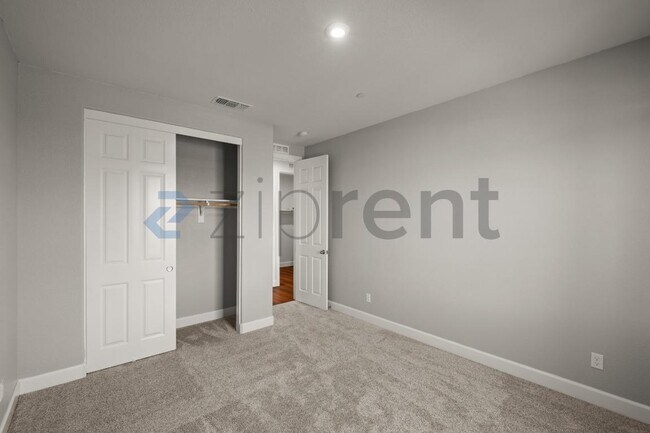 Building Photo - 1465 Blossom Way