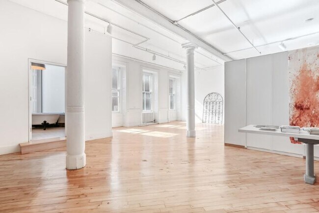 Building Photo - 515 Broadway