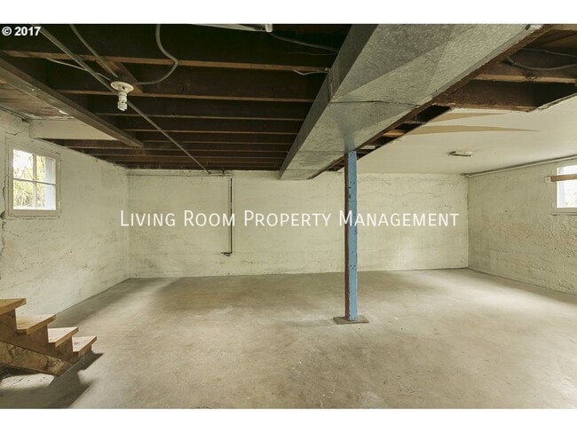 Building Photo - 6303 SE Windsor Ct