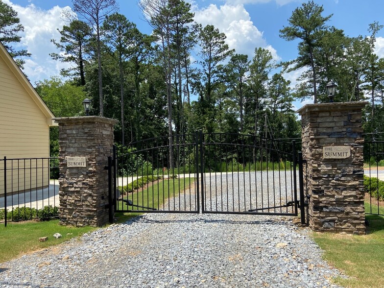 GATED ENTRANCE TO 603 MOUNTAIN VIEW - 603 Mountain View Rd SE