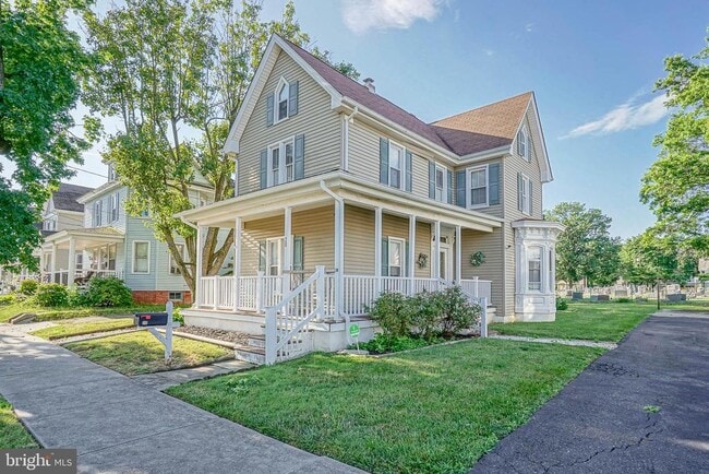 Building Photo - 20 Dickinson St