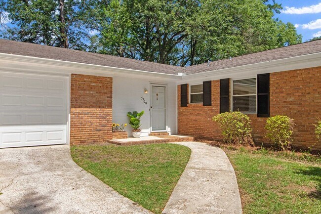 Building Photo - 3108 Briarwood Dr