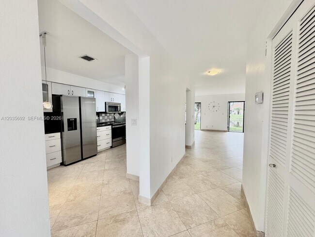 Building Photo - 1415 SW 110th Way
