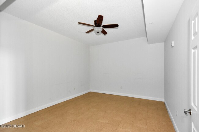 Building Photo - 231 Riverside Dr